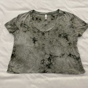 Cropped Grey and Black Tie Dye V-neck T-Shirt. Size Small